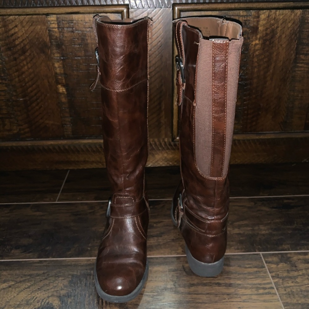 Women’s boots, never worn out before, no tags